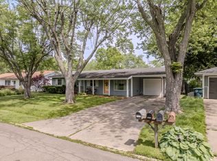 2312 W Surrey Dr, Muncie, IN 47304