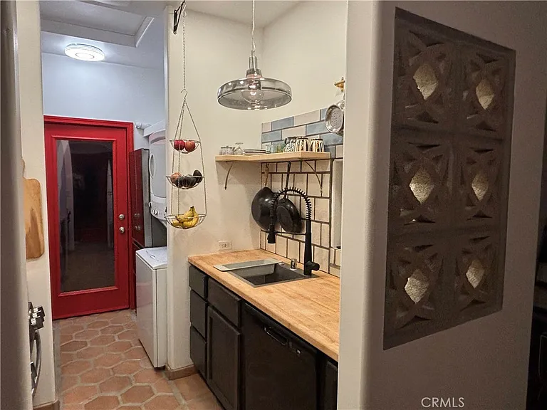 1802 N Raymond Ave — Photo 15