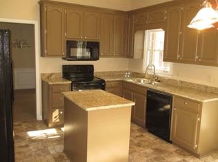 211 Whisperwood Ln NW, Marietta, GA 30064