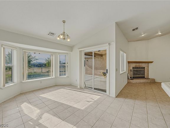 4th image of 300 Margaret St