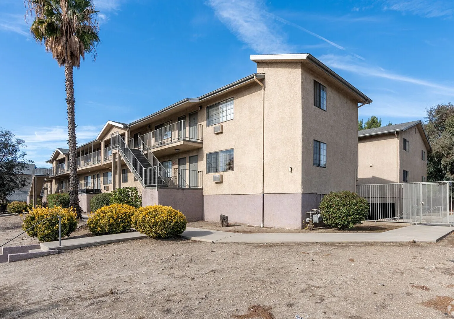 Laurel Canyon Apartments — Photo 4