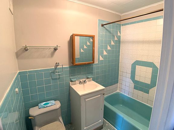 4th image of 8716 Woodhaven Blvd #2R