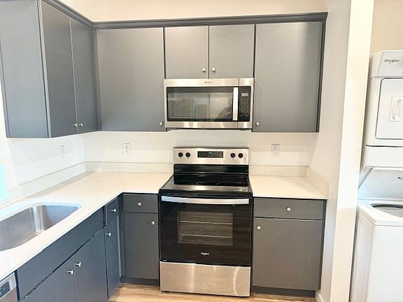 4th image of 2950 N 29th Pl #202-U