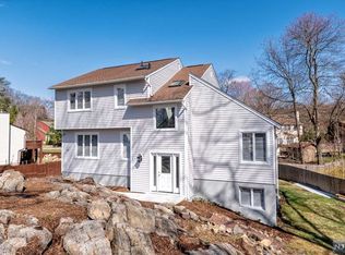 32 Carriage Ln, West Milford, NJ