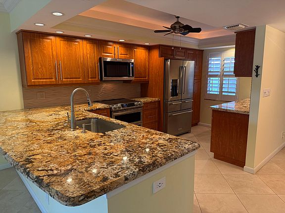 2nd image of 3930 Oaks Clubhouse Drive #408
