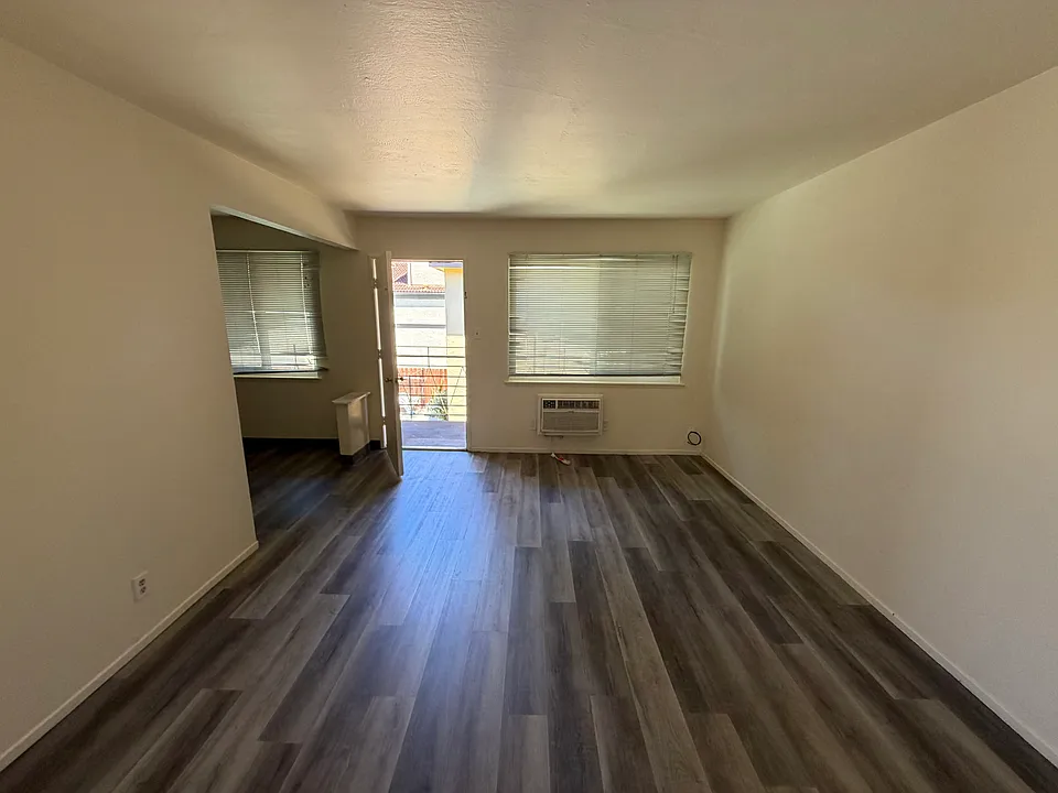 407 J St #I
