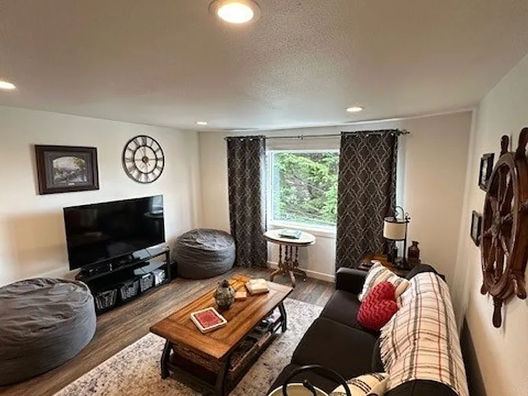 553 Chetco Ave #2 — Photo 6
