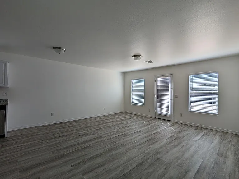123 E Watson Pl — Photo 13