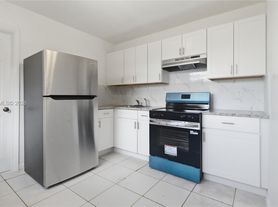 2711 SW 8th St, Fort Lauderdale, FL