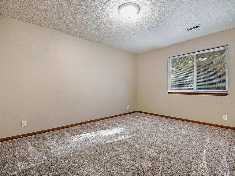 Deerfield Apartments Council Bluffs — Photo 8