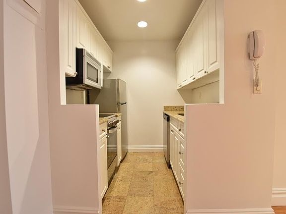 3rd image of 23 W 73rd St #602