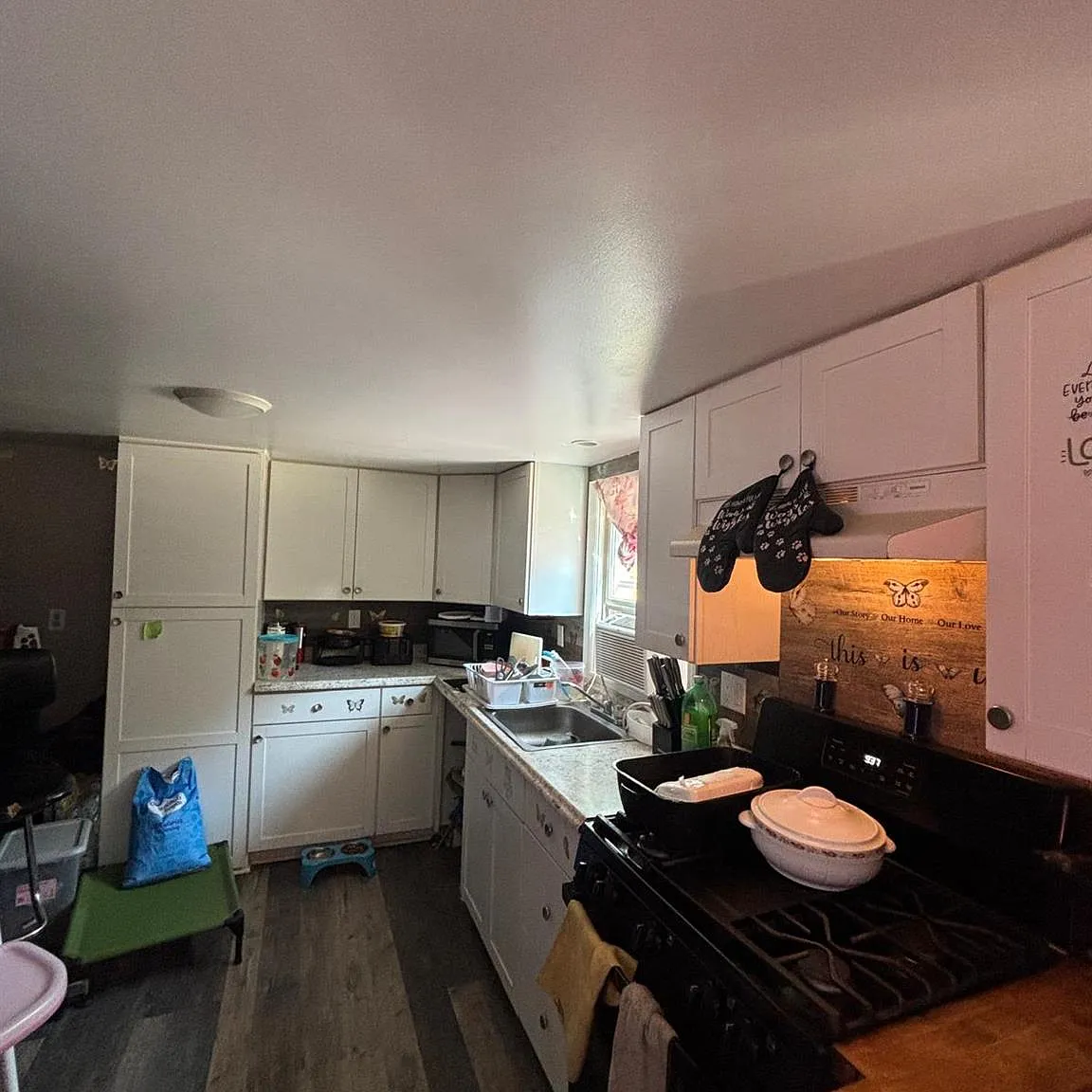 2 bed, 1.0 bath, 6098 sqft, $2,572 — Photo 4