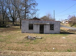 1st image of 304 Hooker St