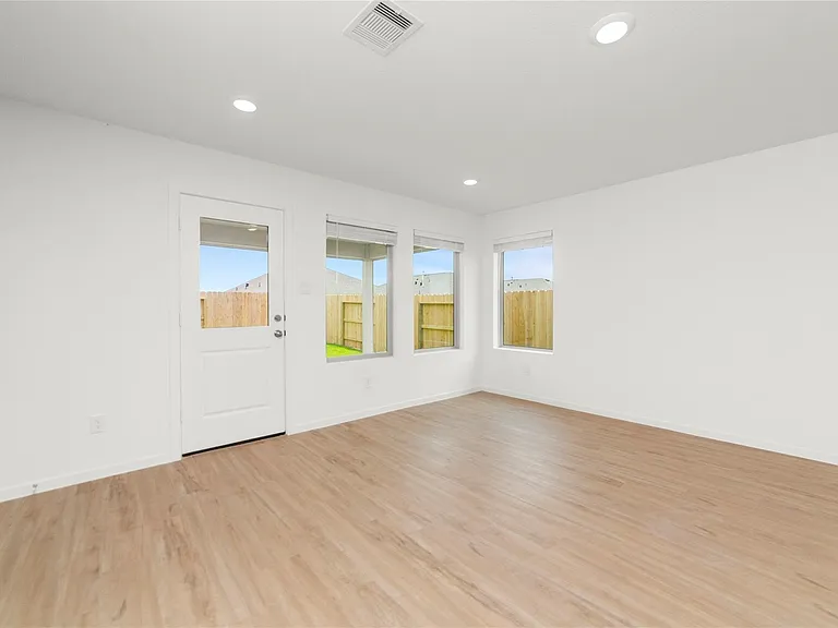 1634 Blue Cypress Dr — Photo 5