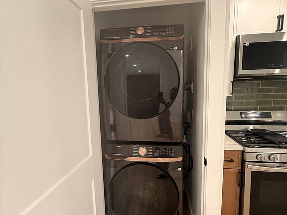 4th image of 38 Isabella Ave Floor 2