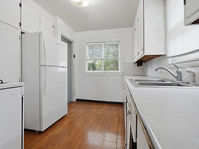 554 Buist St SW — Photo 14