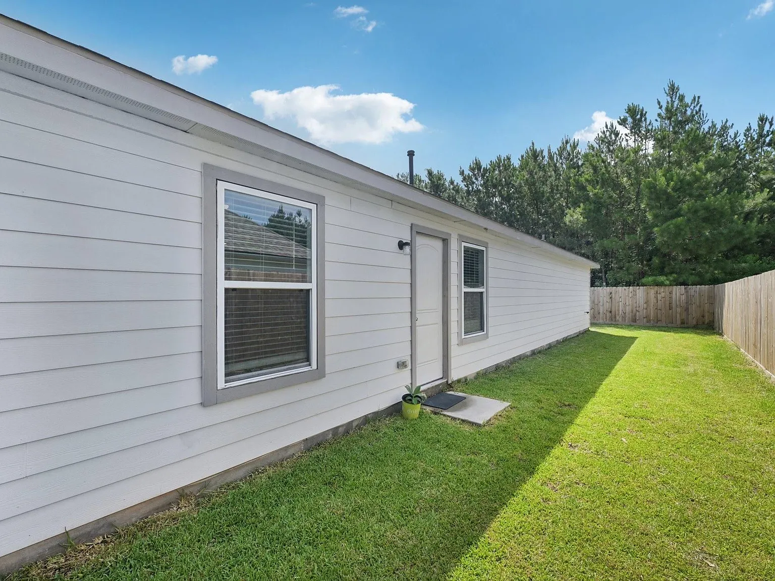 3 bed, 2.0 bath, 1296 sqft, $1,990 — Photo 4