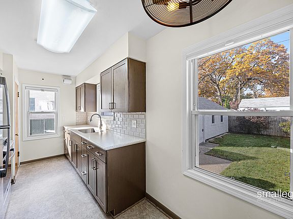 5th image of 2545 Glenside Blvd
