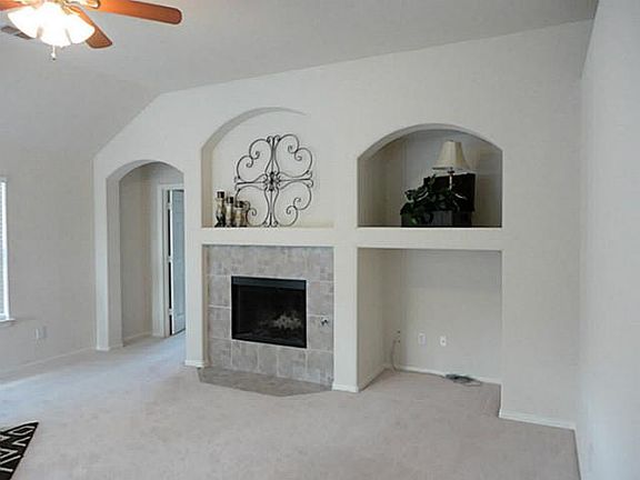 3rd image of 2822 Bradford Oaks Dr