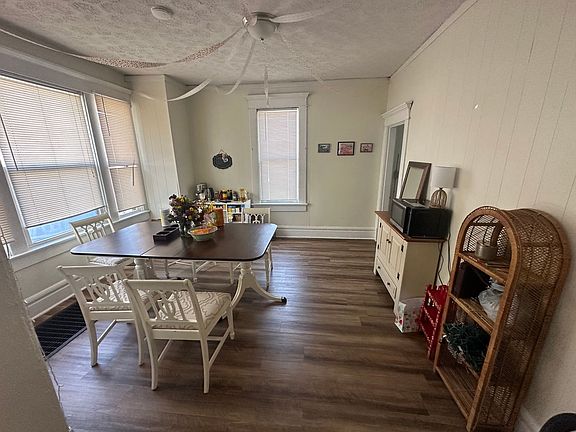 4th image of 2154 Tuller St #2156