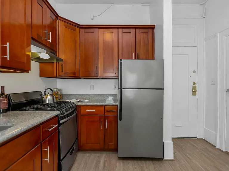 1560 Sacramento St — Photo 15