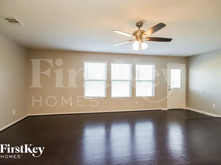 5619 Cinnamon Lake Dr — Photo 3