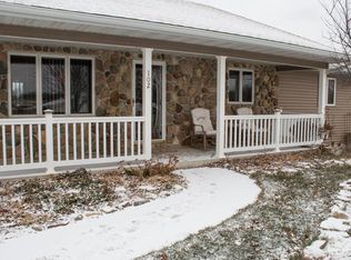 102 Hillside Cir, Nashua, IA 50658