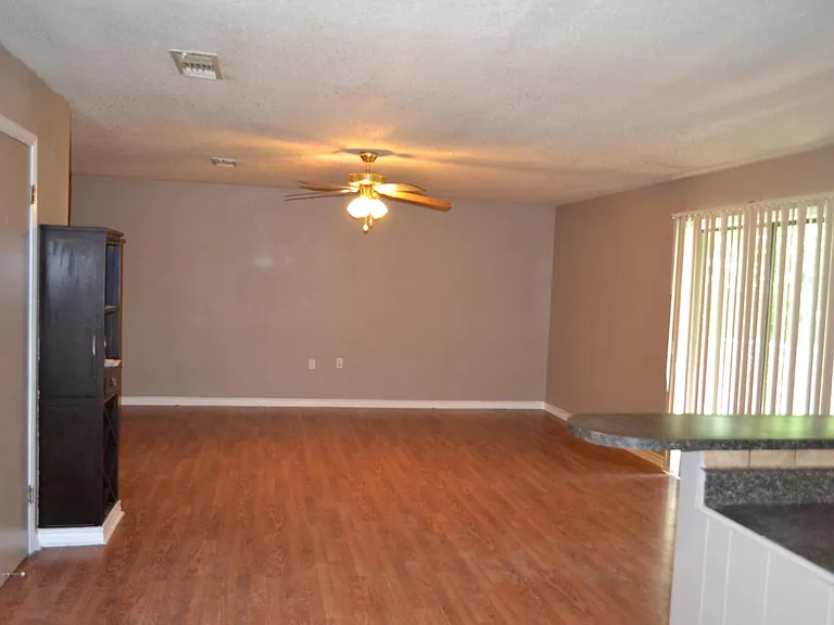 511 White Oak Dr — Photo 11