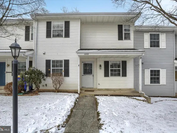 1066 W Foxcroft Dr, Camp Hill, PA 17011