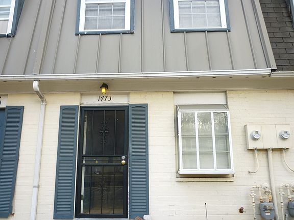 Nice Condo Townhouse with Yard!