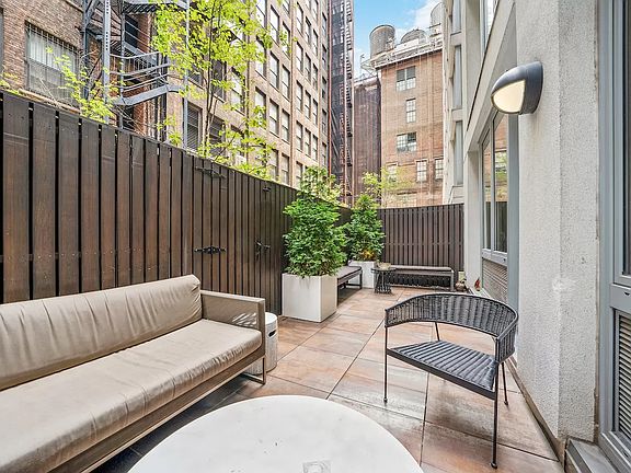 2nd image of 125 W 21st St #2DE