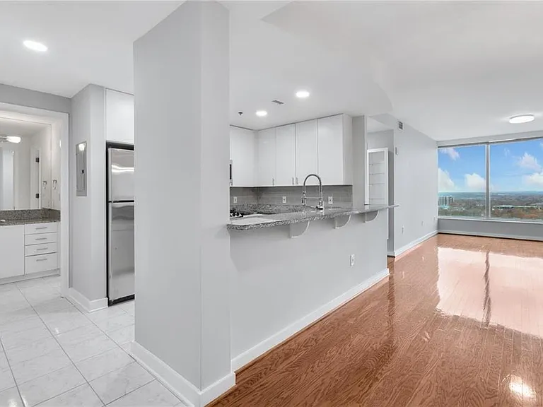 3338 Peachtree Rd NE #2401 — Photo 9
