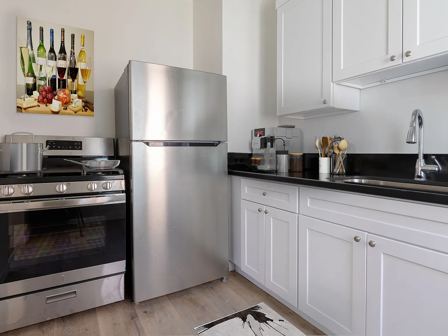 Newly Renovated Apartments — Photo 1
