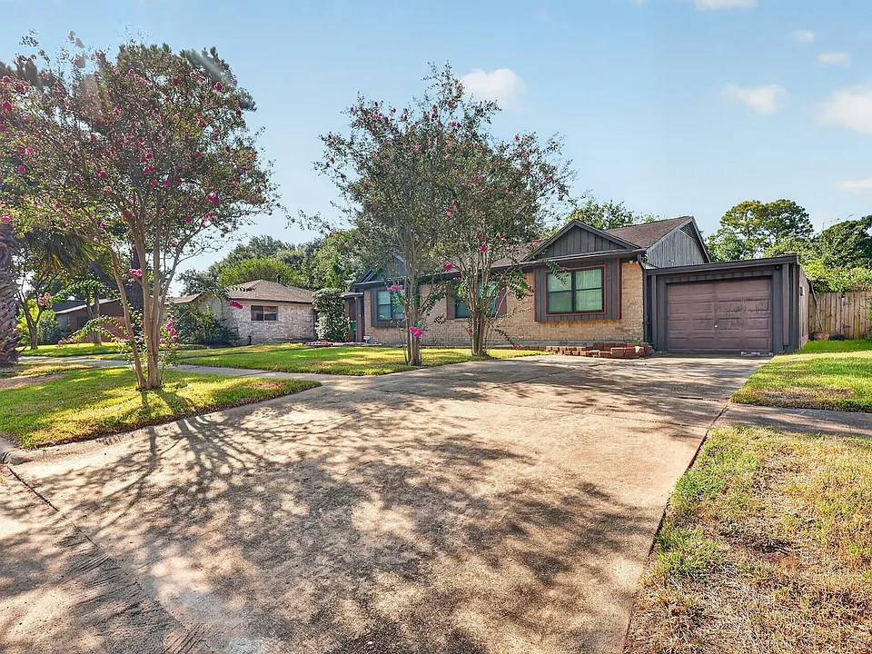 9223 Tooley Dr