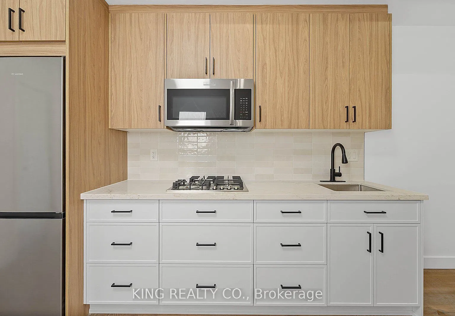 2219 Dundas St W — Photo 2