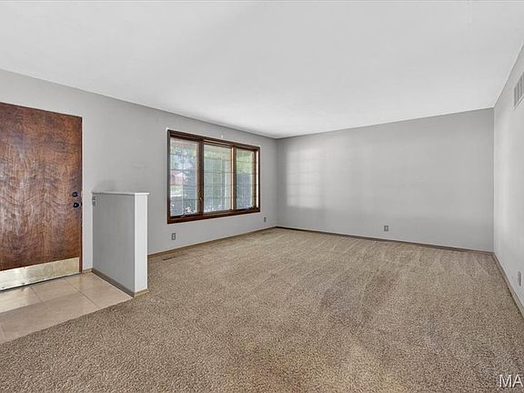 3rd image of 25 Westbury Dr