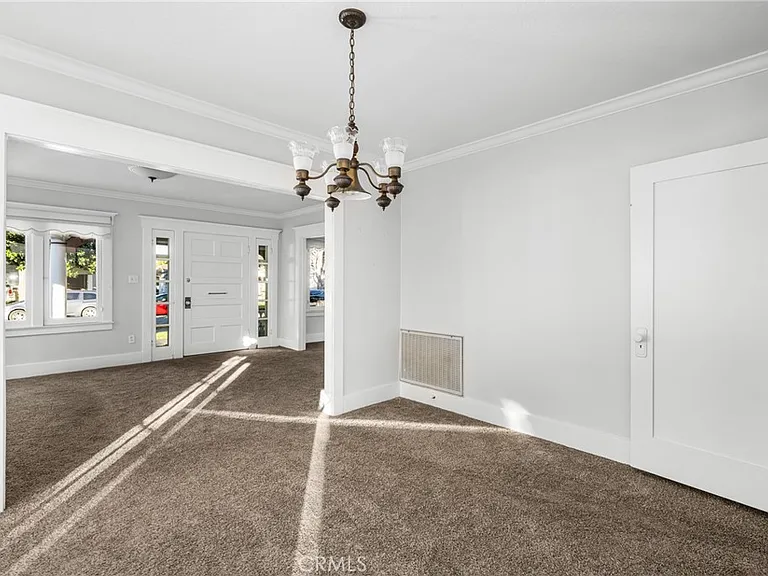 243 N Grand St — Photo 10