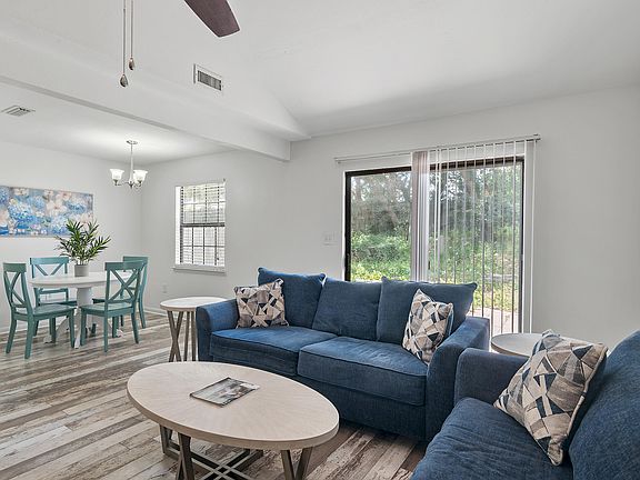 5th image of 629 Sandalwood Dr