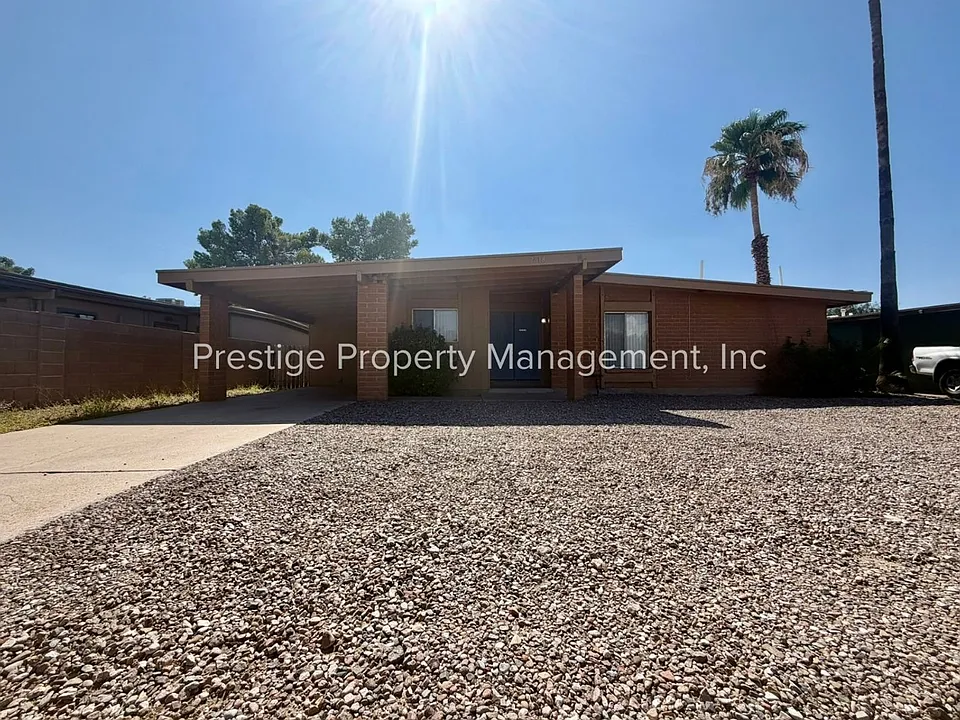 2618 S Camino Seco