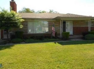 27740 Groveland St, Roseville, MI 48066