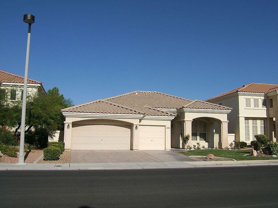 Estate Sale! 3bd/3b single story home