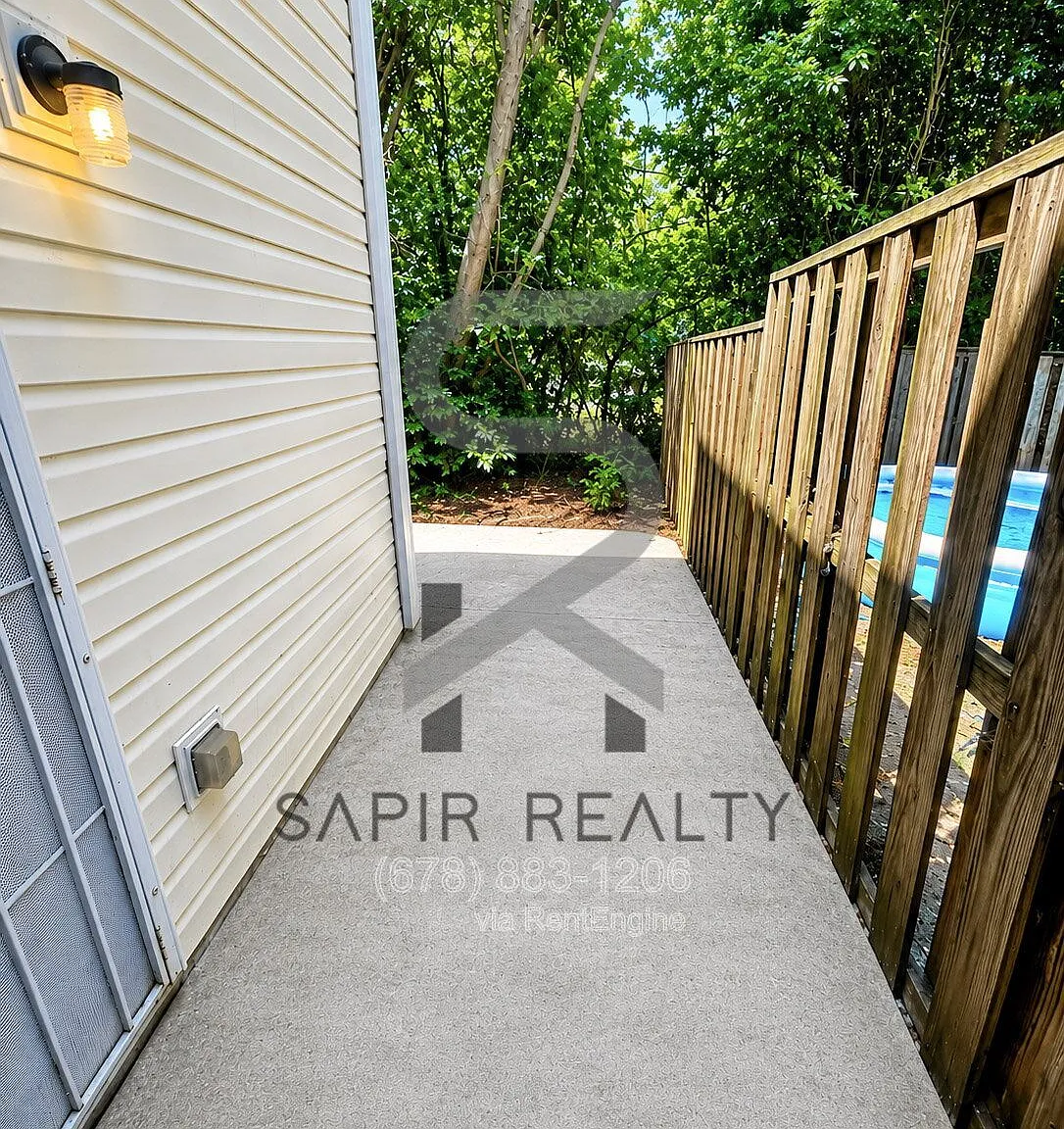 3 bed, 2.5 bath, 1876 sqft, $1,950 — Photo 3