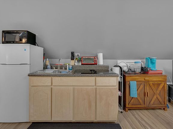 5th image of 126 White Oak Dr #2
