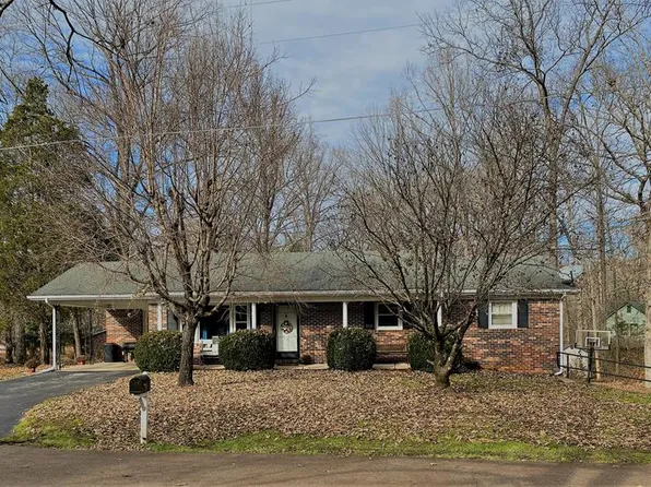 186 Berry St, Camden, TN 38320