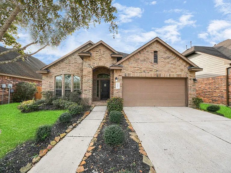 5327 Wolfpen Ridge Ln — Photo 1