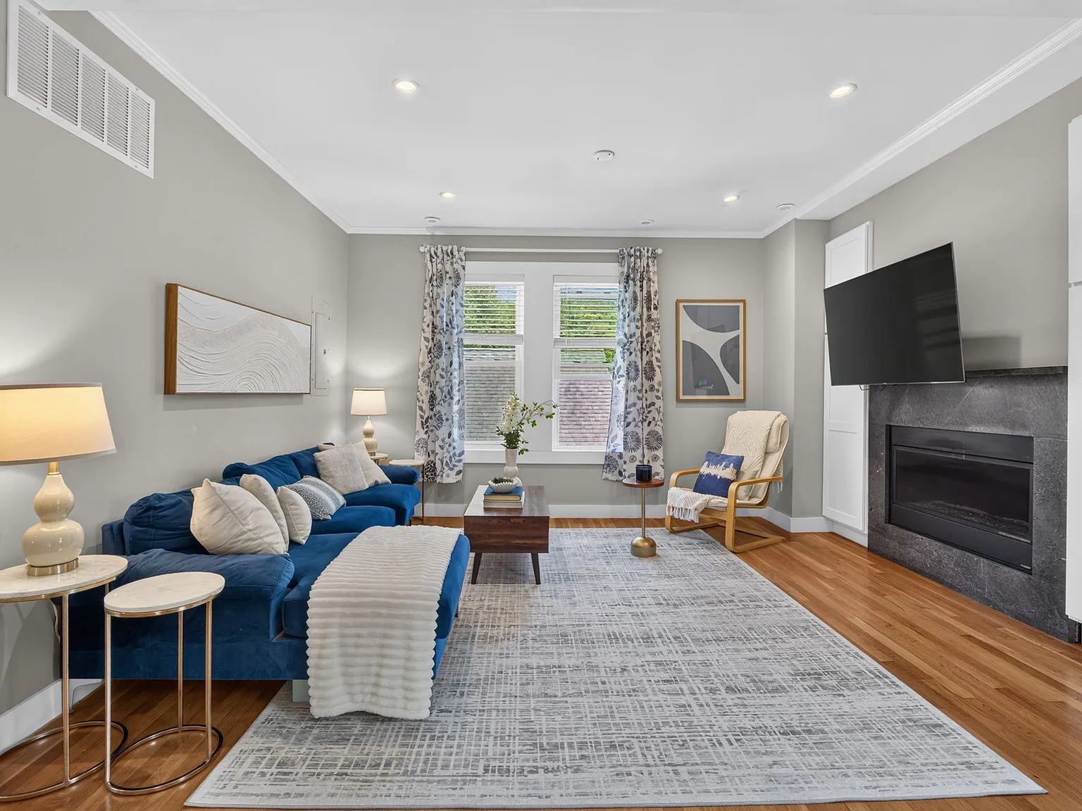 4 bed, 1800 sqft, $5,300 — Photo 2