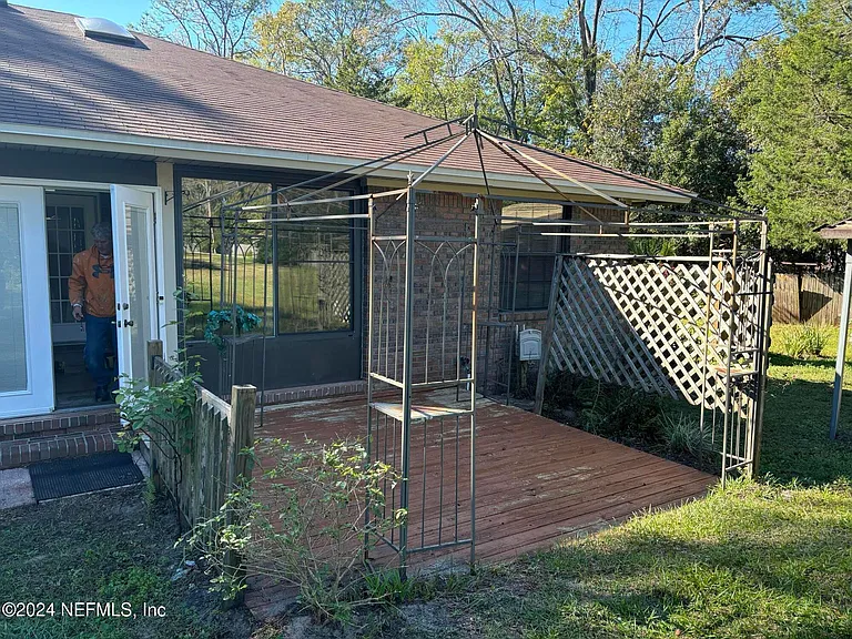 10111 Bradley Rd — Photo 10