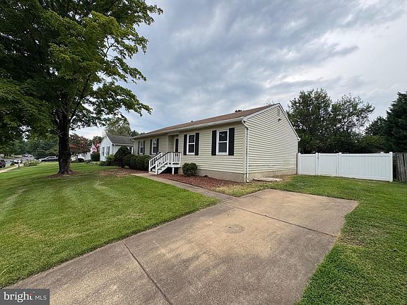 3rd image of 9438 Waterford Dr