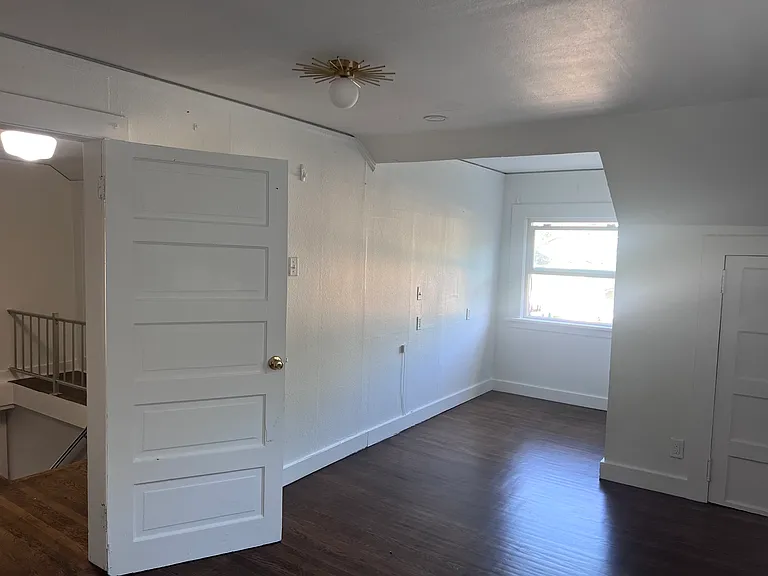 315 NE 66th Ave — Photo 9