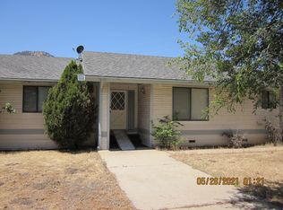 7081 Live Oak Dr, Sanger, CA 93657